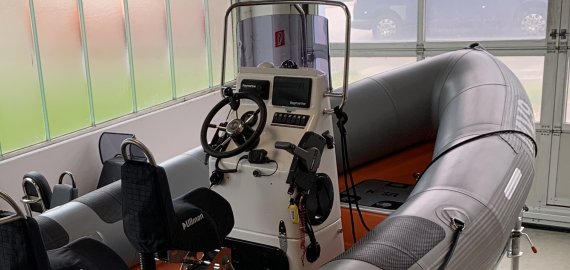 Commercial single helm Console
